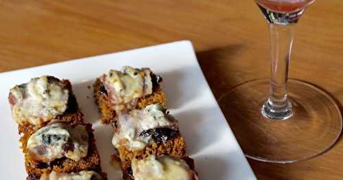 Toasts de pain d'épices au pruneau et à la fourme d'Ambert