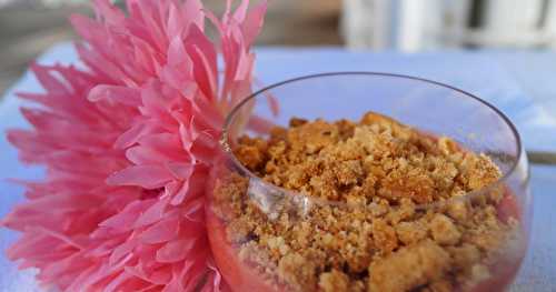 Verrine façon tarte fraise rhubarbe