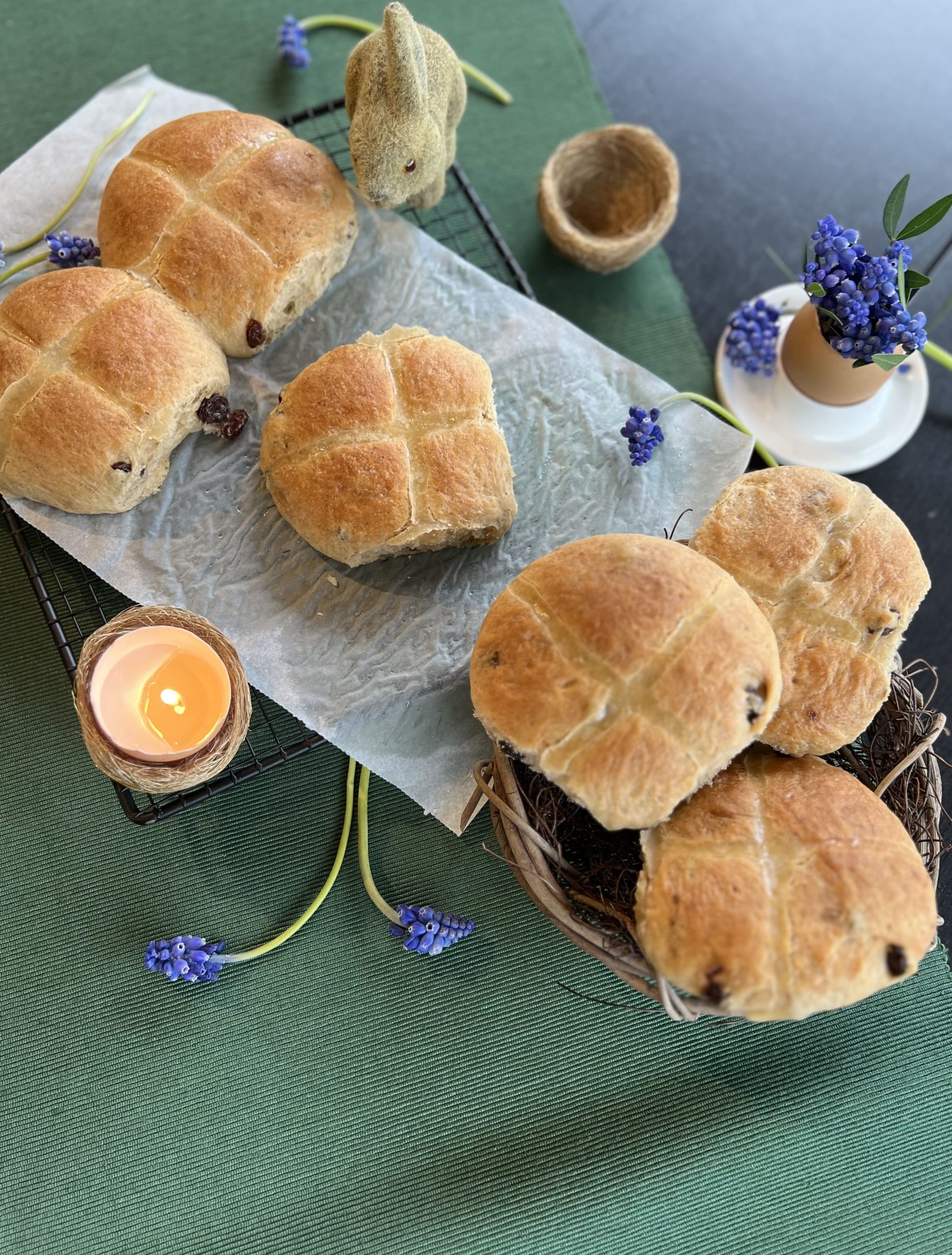 Brioches de Pâques (hot cross buns)