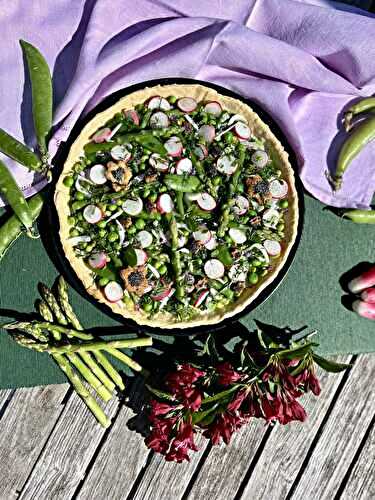 Tarte sans cuisson aux légumes de printemps