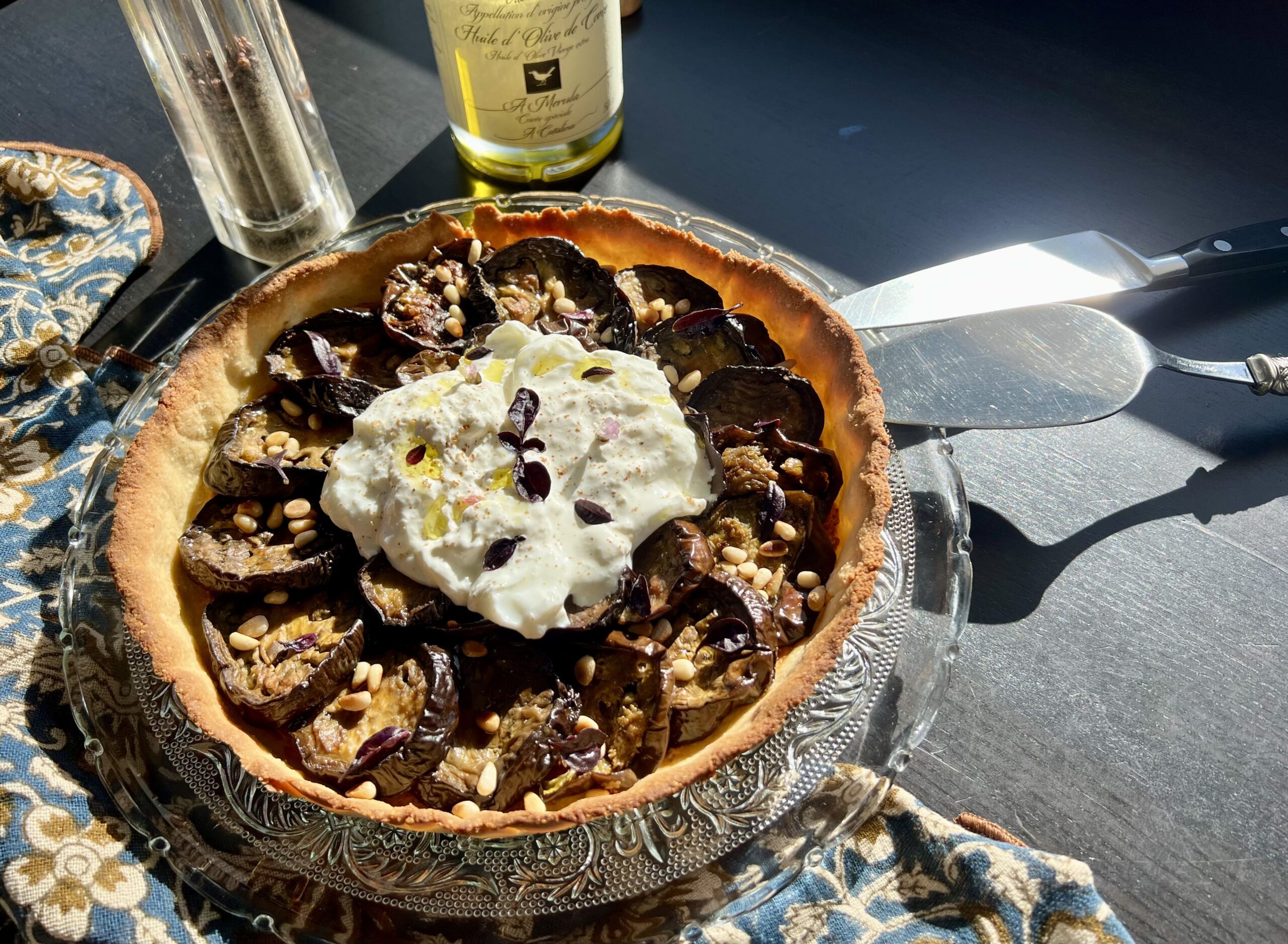 Tarte à l'aubergine confite à la burrata