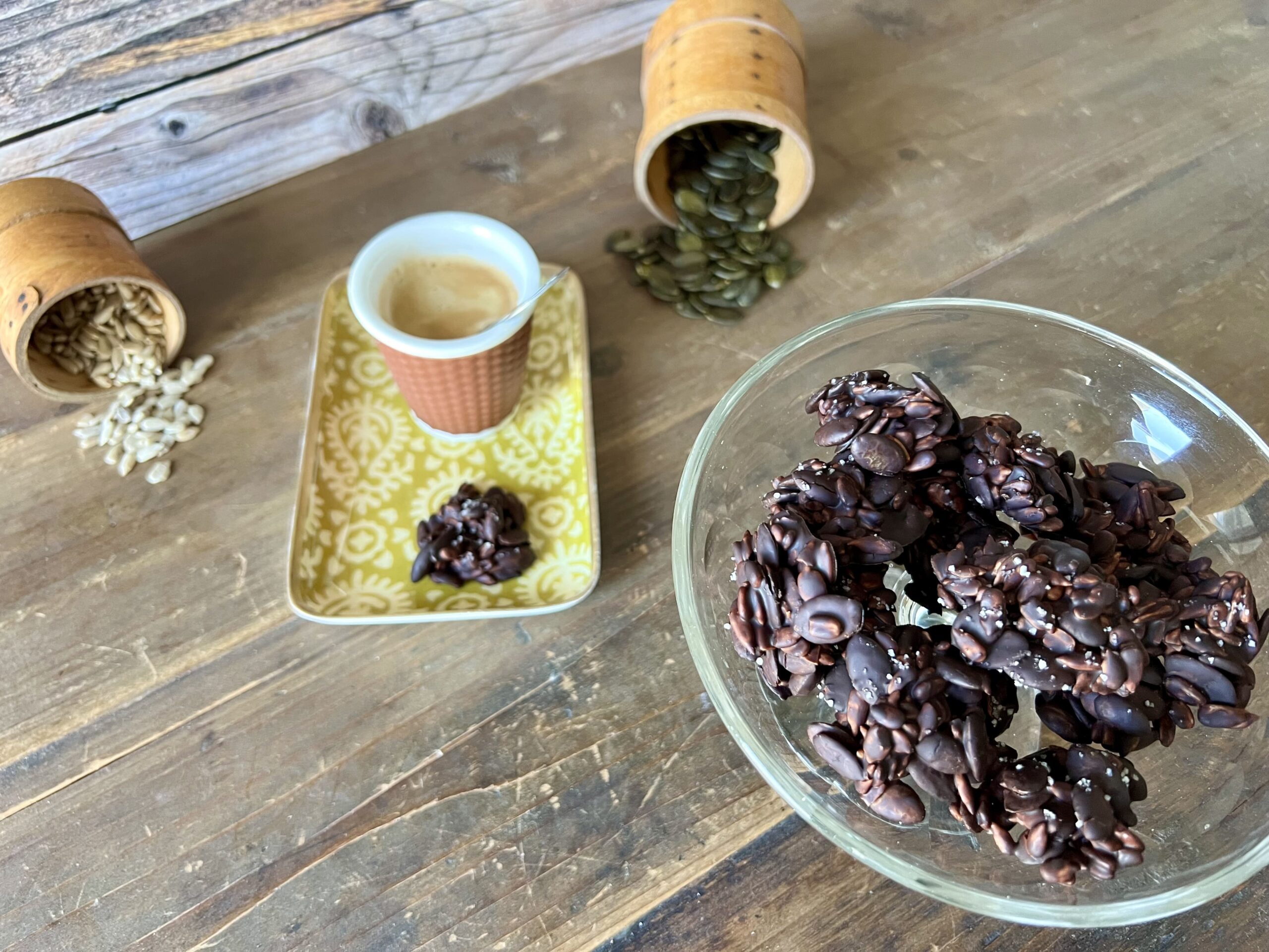 Bouchées au chocolat noir, graines de courge et tournesol
