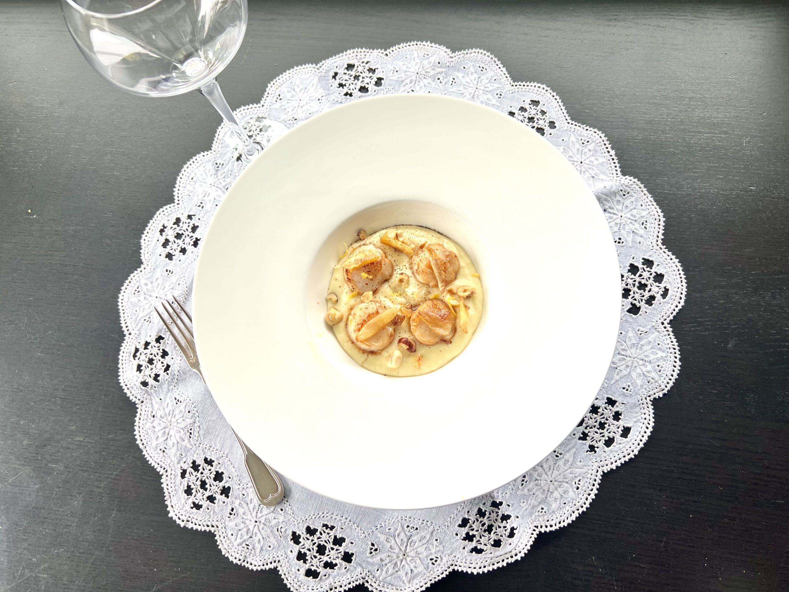 Coquilles saint-Jacques sur mousseline de panais