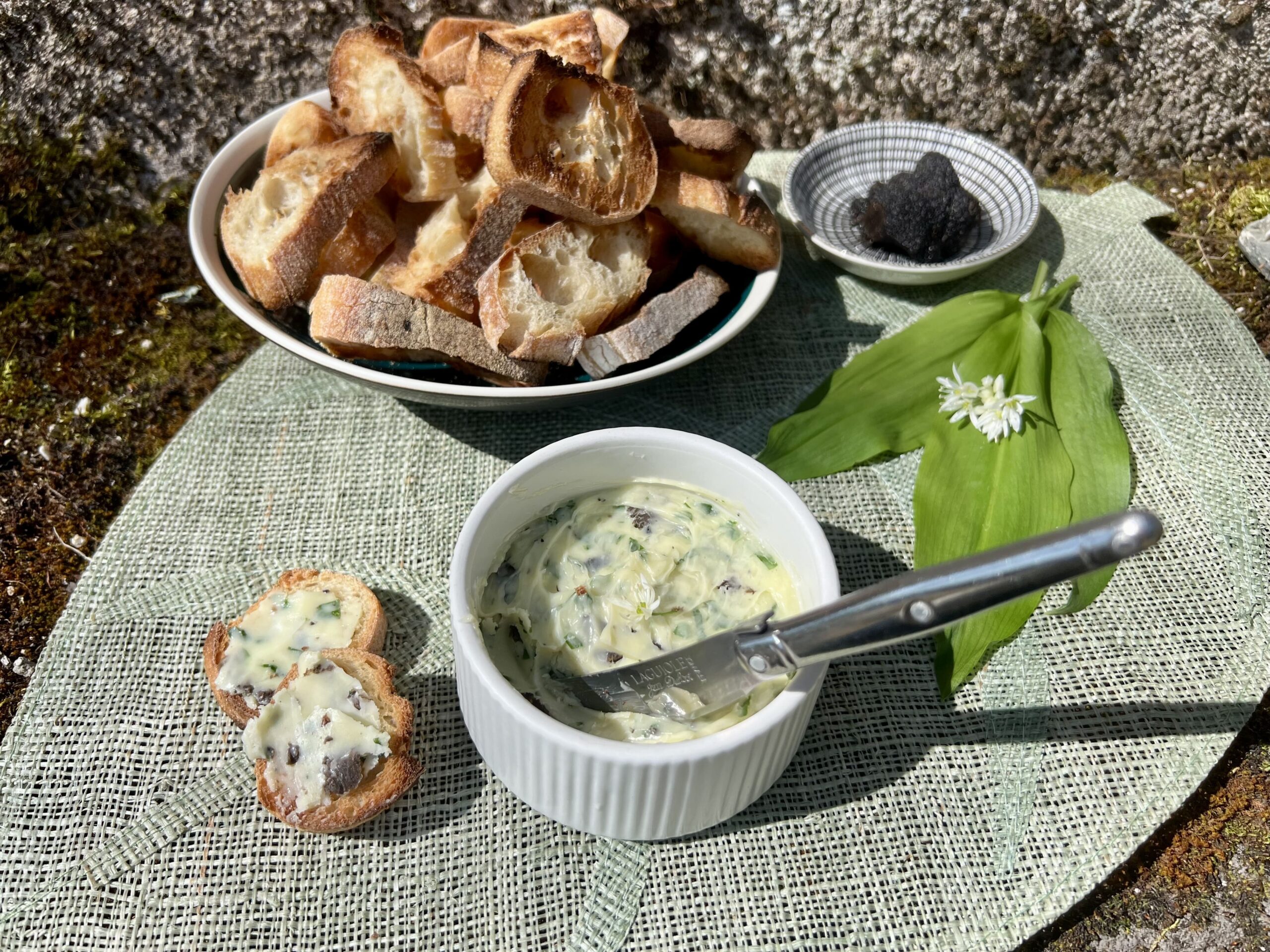 Beurre à l'ail des ours et à la truffe