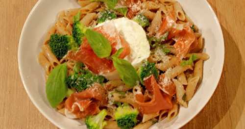 Penne façon aglio e olio, câpres et piment, brocolis buratta et parmesan