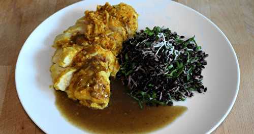 Poulet à la balinaise (ayam betutu), riz noir à la coco râpée