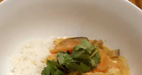 Recette de Curry rouge aux légumes et au lait de coco / vegan