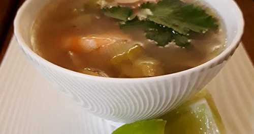 Soupe de poireaux et crevettes à la coriandre