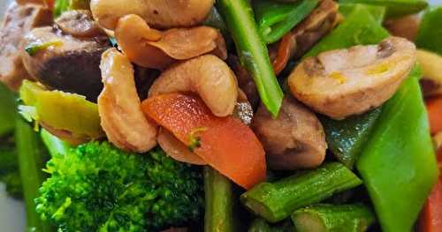 Wok de légumes croquants et tempeh, gingembre et sauce soja