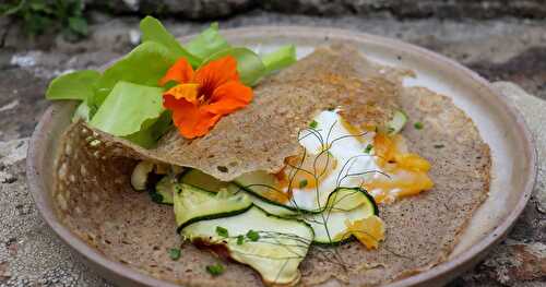 Galette pur sarrasin, courgettes dentelles au fenouil, haddock et yaourt de brebis