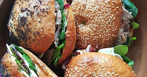 Baggels maison, au magret séché confit d'oignons tomates séchées et roquette et autres idées