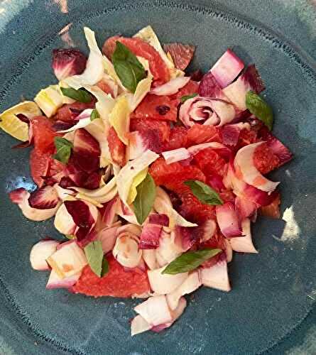 Salade de pamplemousse rose, endives et basilic