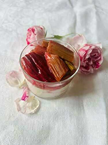 Rhubarbe rôtie au gingembre et crème légère au thé