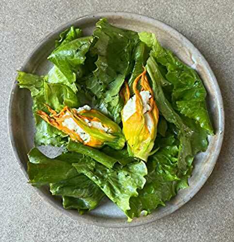 Fleurs de courgette farcies au fromage crémeux