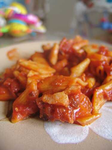 Pâtes aux tomates, carottes et lardons