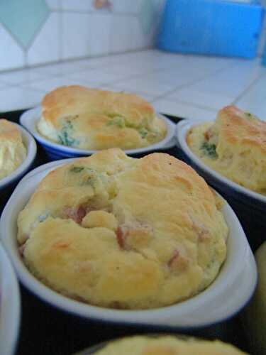 Soufflés de brocoli aux dés de jambon