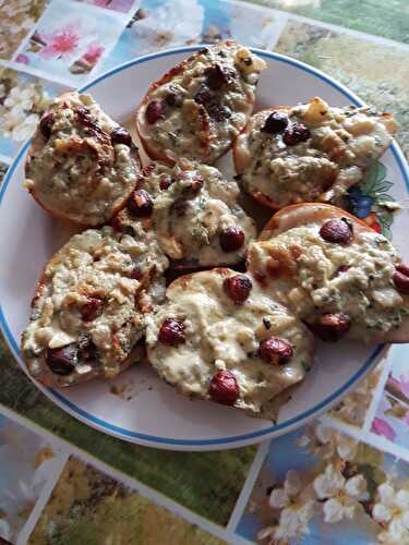 Poires gratinées au bleu et aux noisettes