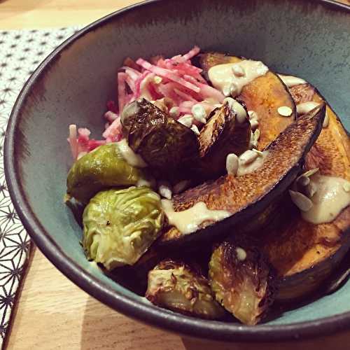 Buddha bowls aux choux de Bruxelles et potimarron rôti