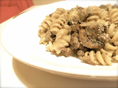 Fusilli aux champignons et à la saucisse