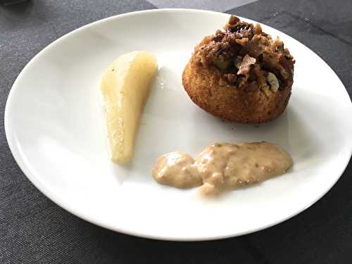 Gâteau caramélisé à l'érable et aux noix de pécan, poire pochée et crème de spéculos - Recettes vertes pour cordons bleus