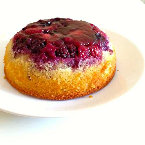 Gâteau renversé aux fruits rouges