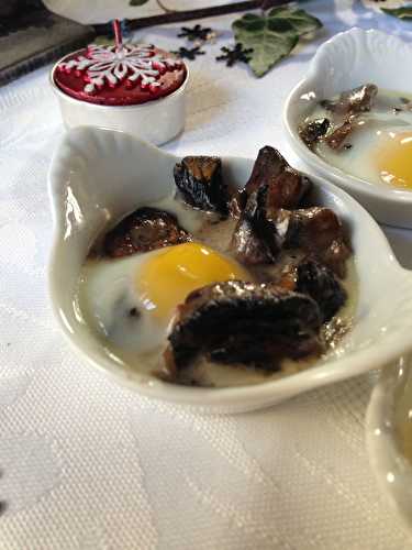 Oeufs de caille et champignons en cocottes