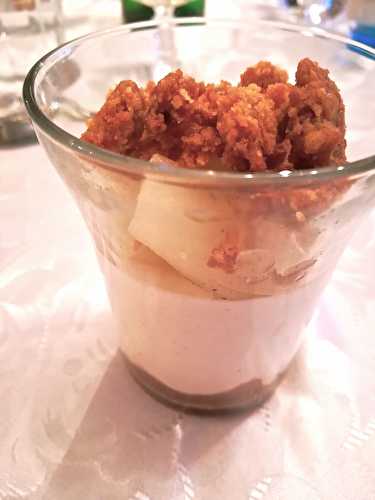 Panna cotta à la crème de marron, poire pochée et crumble