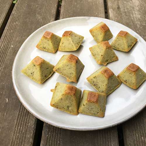 Petits cakes au pesto de fanes de carottes