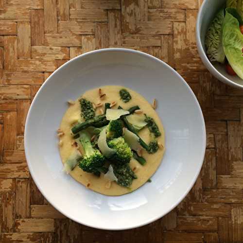 Polenta aux légumes printaniers et manchego