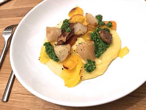 Polenta aux navets glacés, carottes fondantes, shiitakés et pesto d'ail des ours