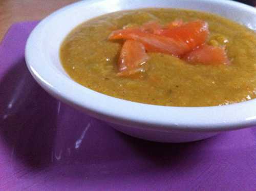 Soupe de pois cassés et truite fumée