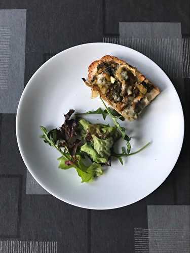 Tartines aux poireaux, champignons, pesto printanier et St-Nectaire