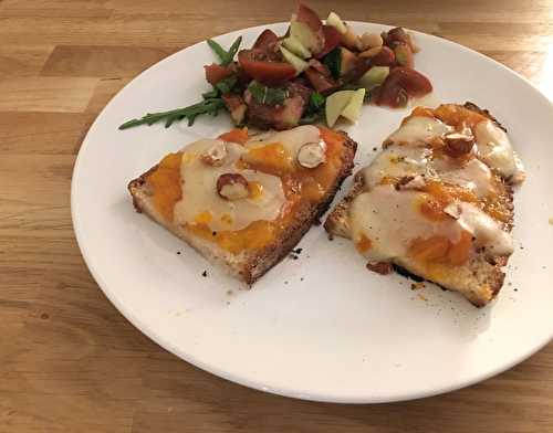 Tartines brebis et abricots rôtis