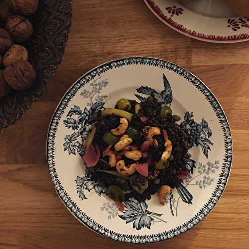 Salade de lentilles béluga aux raisins, haricots beurre et noix de cajou