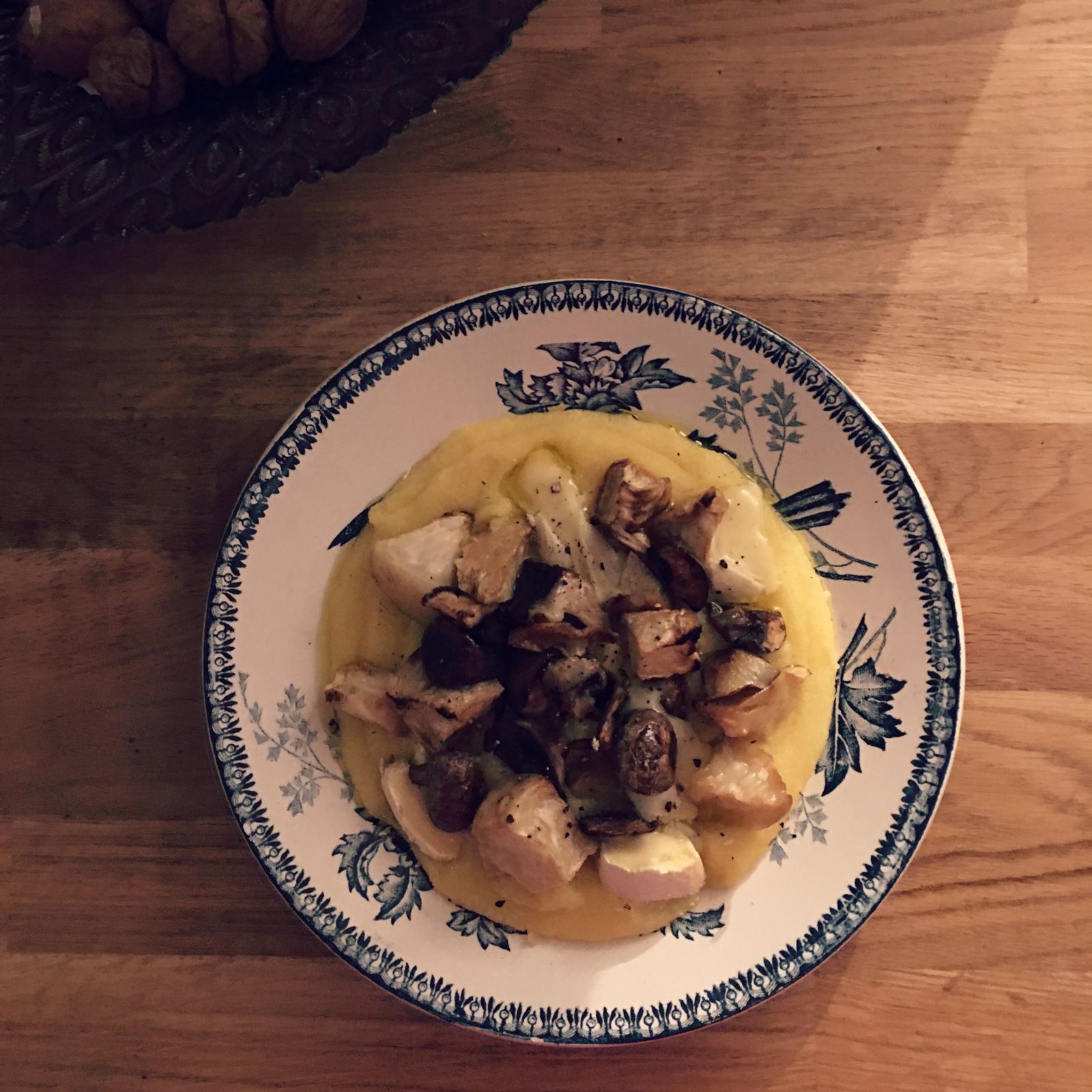 Polenta crémeuse au céleri rave rôti, champignons et reblochon