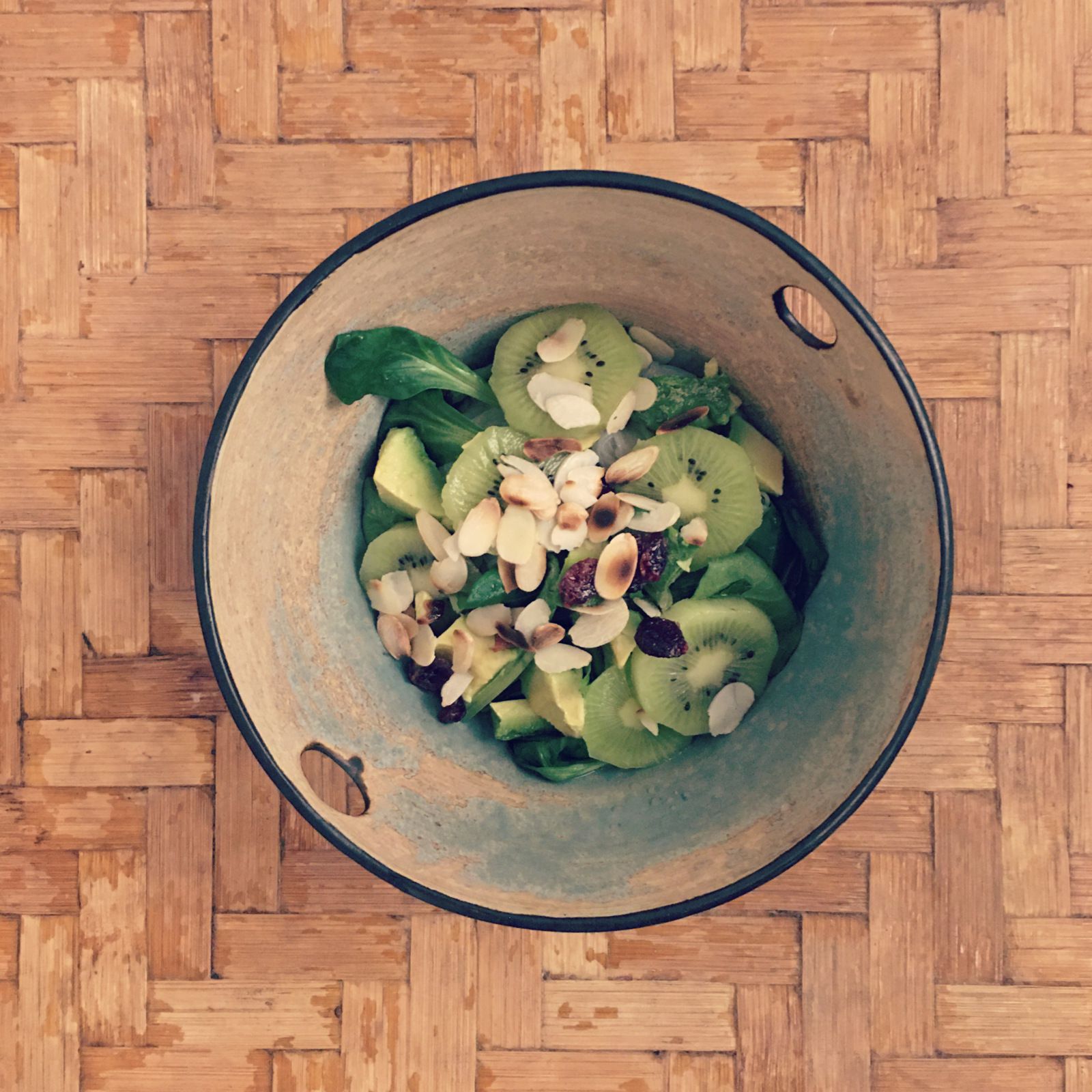 Salade de kiwis et avocats façon bun