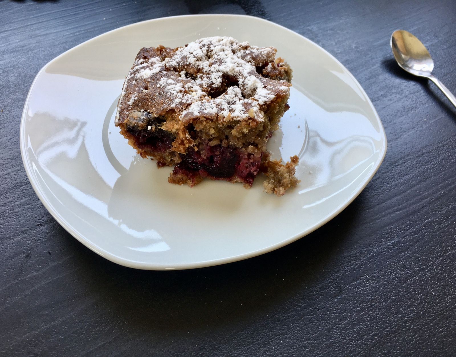 Moelleux aux cerises et pâte de pistache