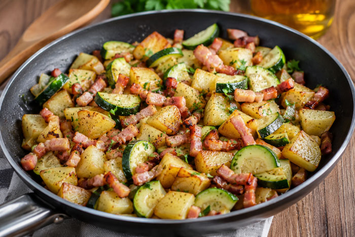 Poêlée de Pommes de Terre Courgettes et Lardons Légère