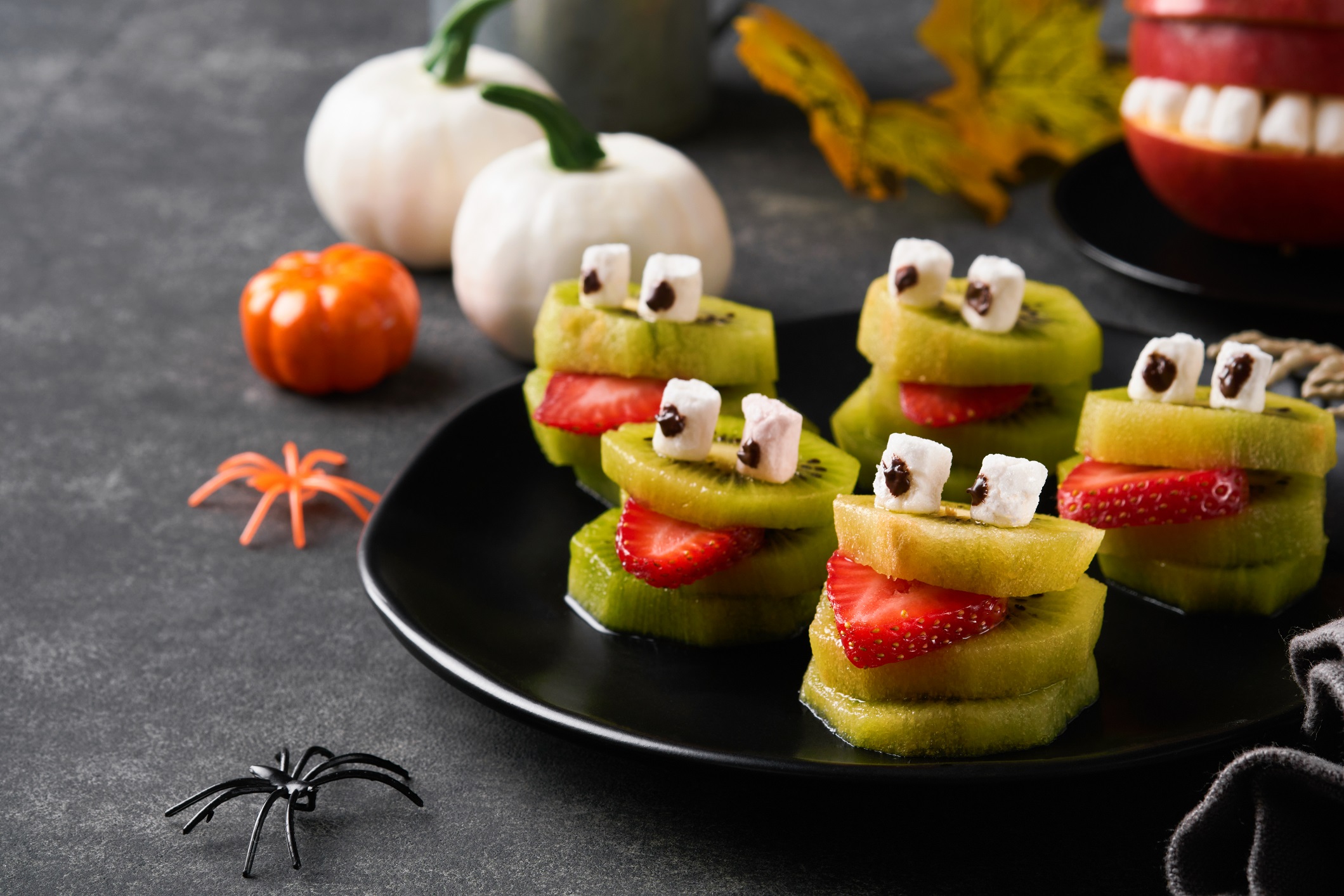 Monstres effrayant kiwi fraise pour Halloween