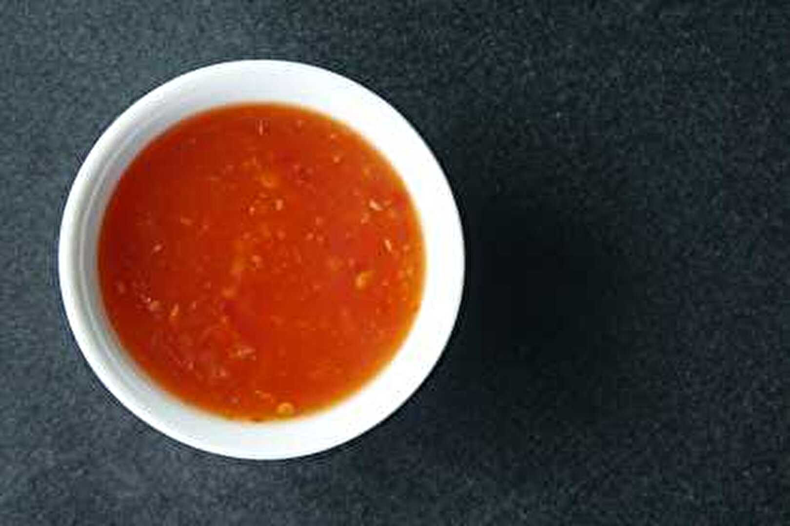 Donnez du piquant à votre poke bowl avec cette sauce à base de sriracha