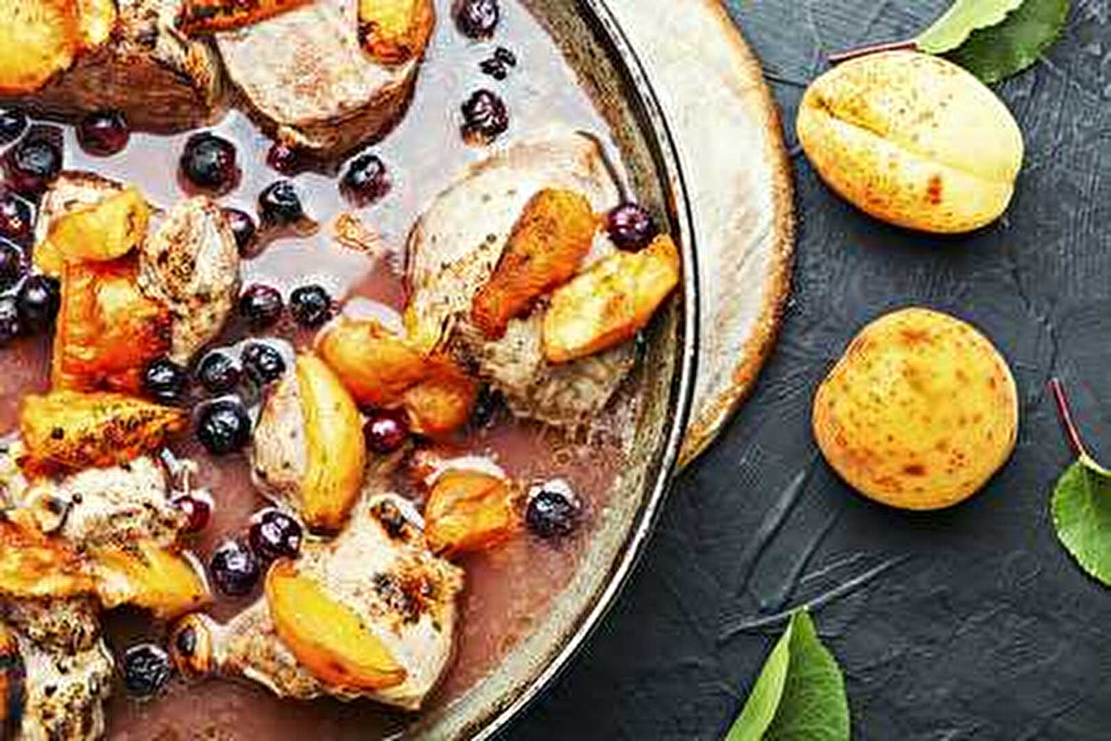 Jambonneau de porc aux abricots et cassis : une recette délicieusement fruitée