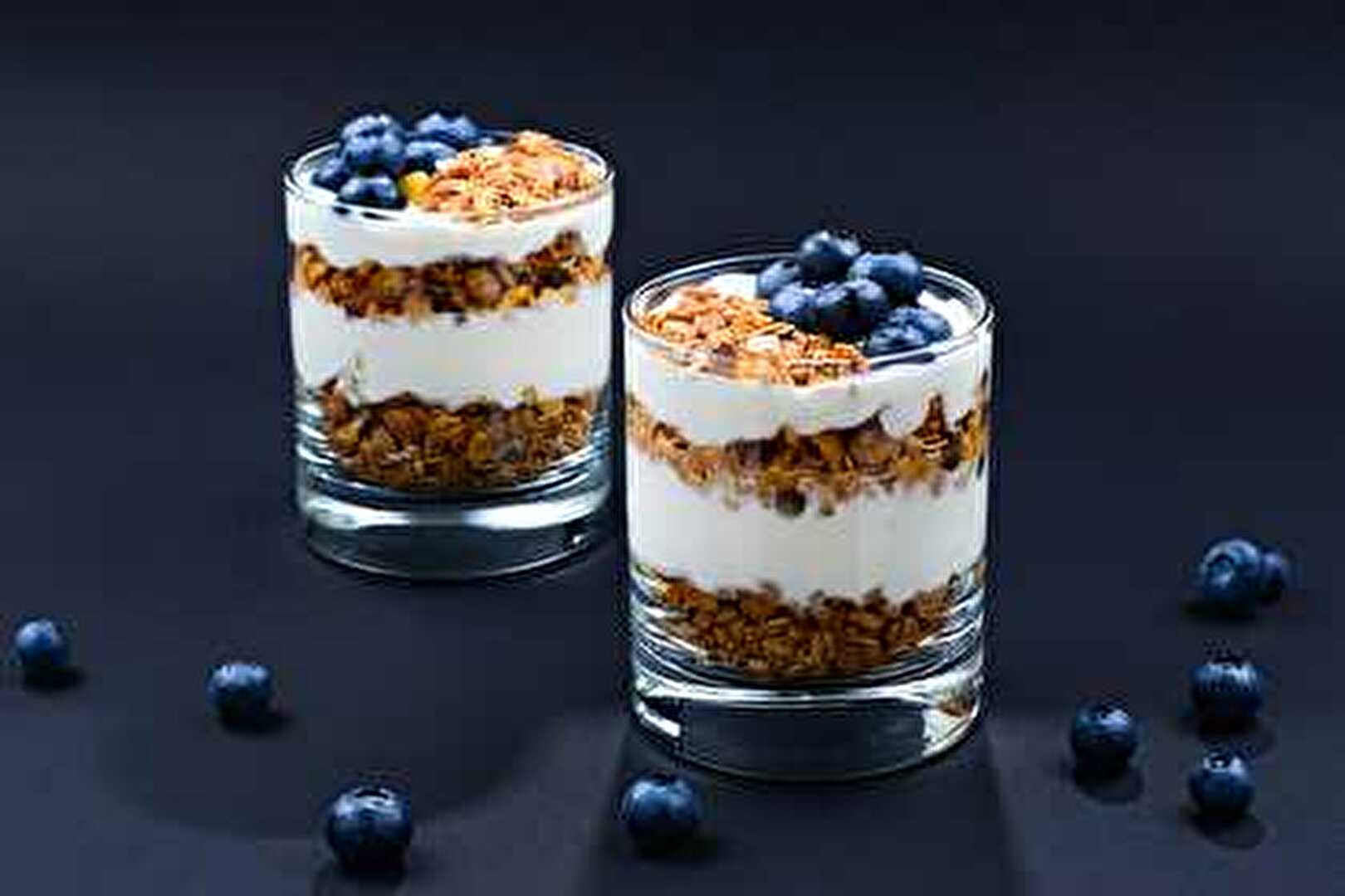 La verrine de Skyr au Granola et aux Myrtilles : un équilibre parfait