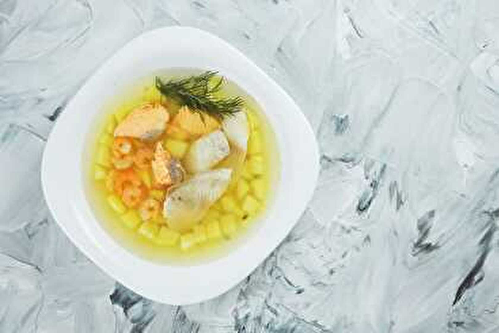 Soupe de poisson aux pommes de terre et aux crevettes, un délice de saison