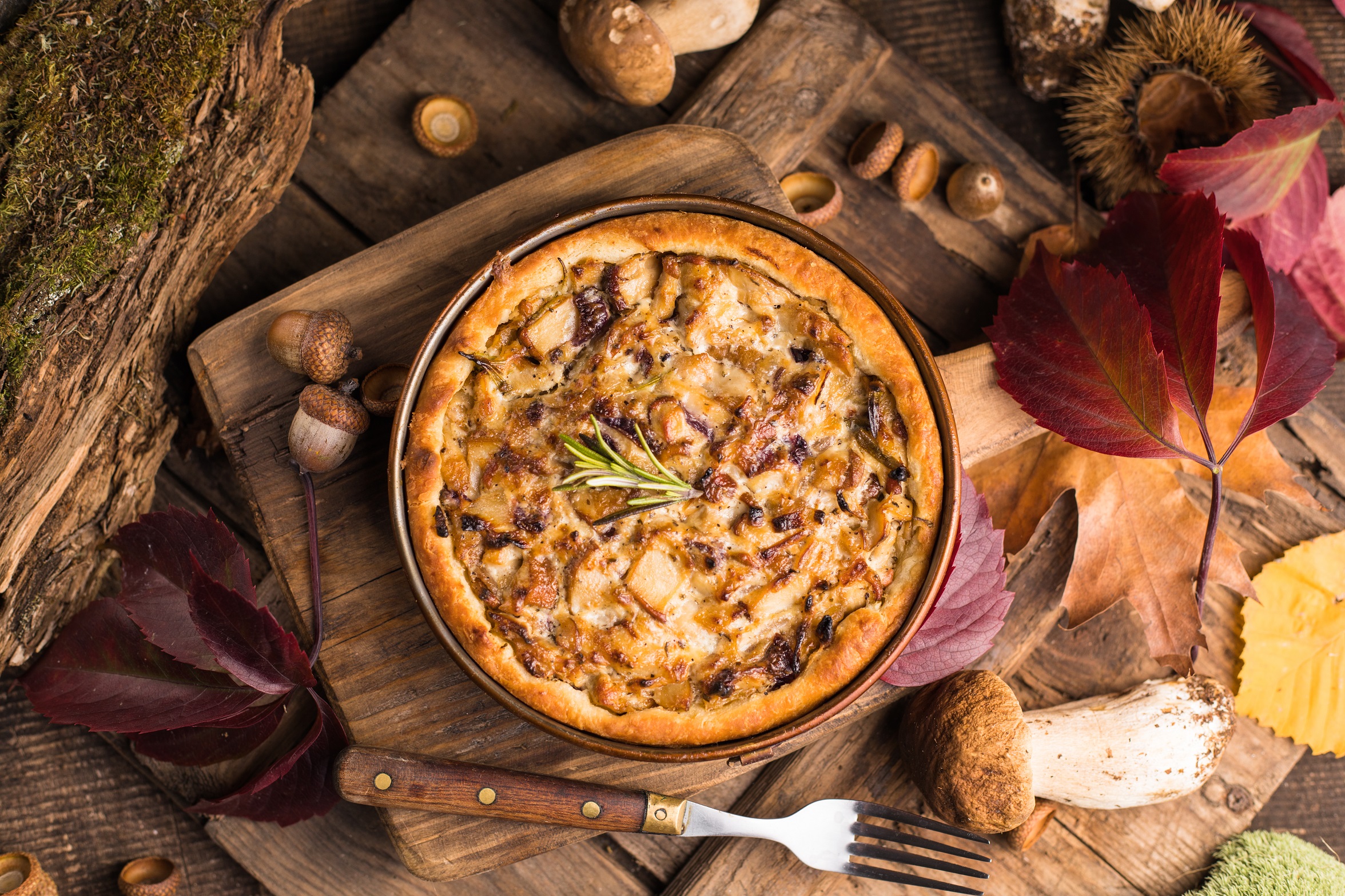 Quiche au Poulet et Champignons avec Pâte Feuilletée - L'Essence de l’Automne