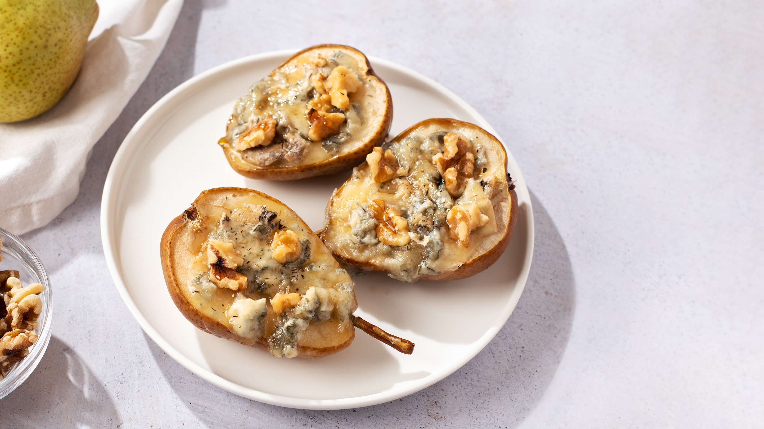 Tartelettes de Poire au Four avec Fromage Bleu, Noix et Miel