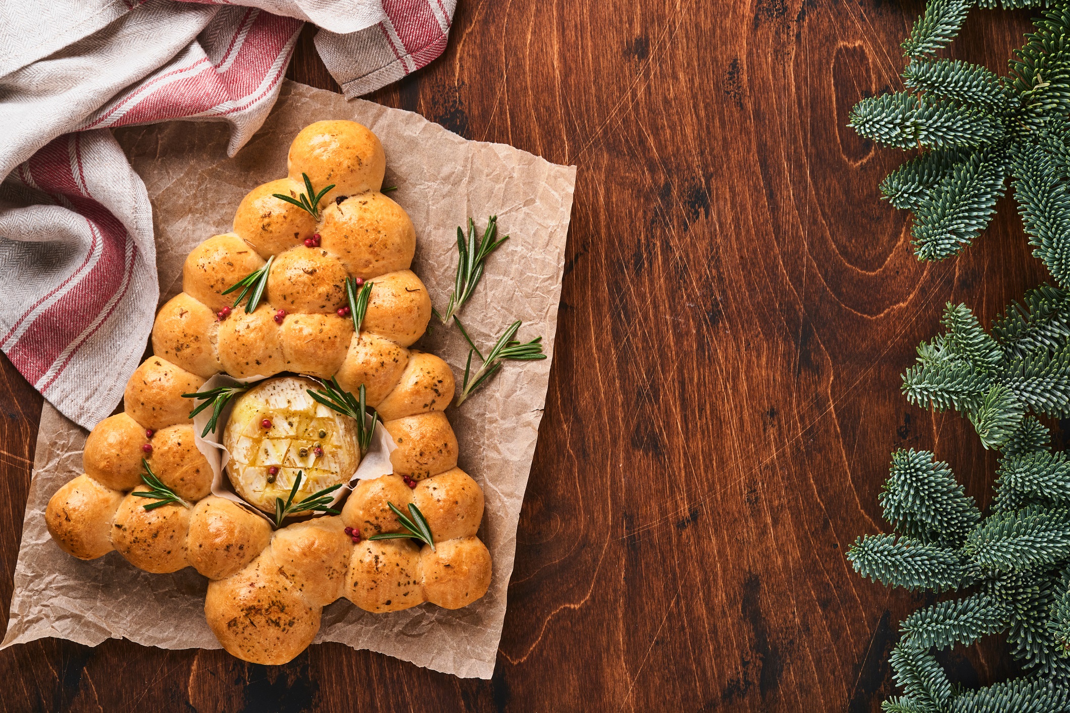 Sapin Gourmand au Camembert Rôti et Romarin