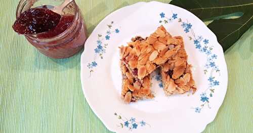 Barres Crumble (Crum Bars) à la Confiture de Figues du Jardin et aux Amandes