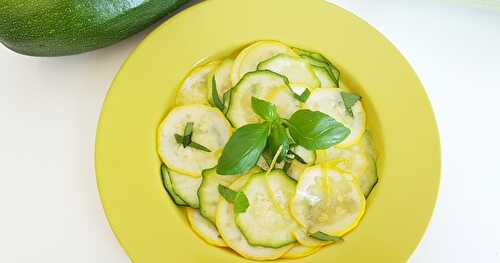 Carpaccio Bicolore de Courgettes Marinées au Citron Bio, à l'Huile d'Olive et au Basilic