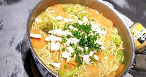 Soupe de Nouilles Chinoises aux Légumes d'Hiver et à la Pâte de Curry Vert