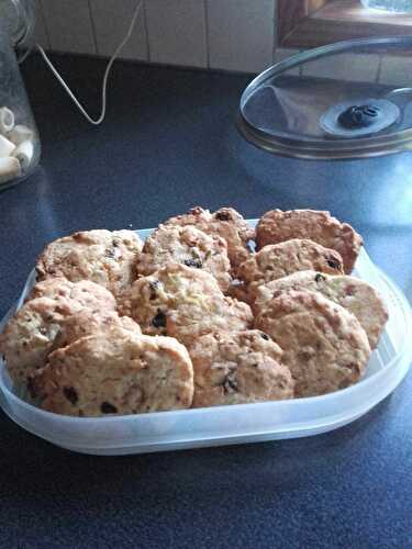 BISCUITS NOISETTES ET FRUITS CONFITS